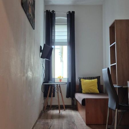 Hostel Tulip - Pokoj Nr 8 Ze Wspolna Lazienka I Kuchnia Szczecin Bagian luar foto